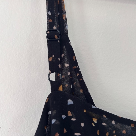 🔴Spaghetti Strap Floral Faux Button Top - Picture 3 of 11